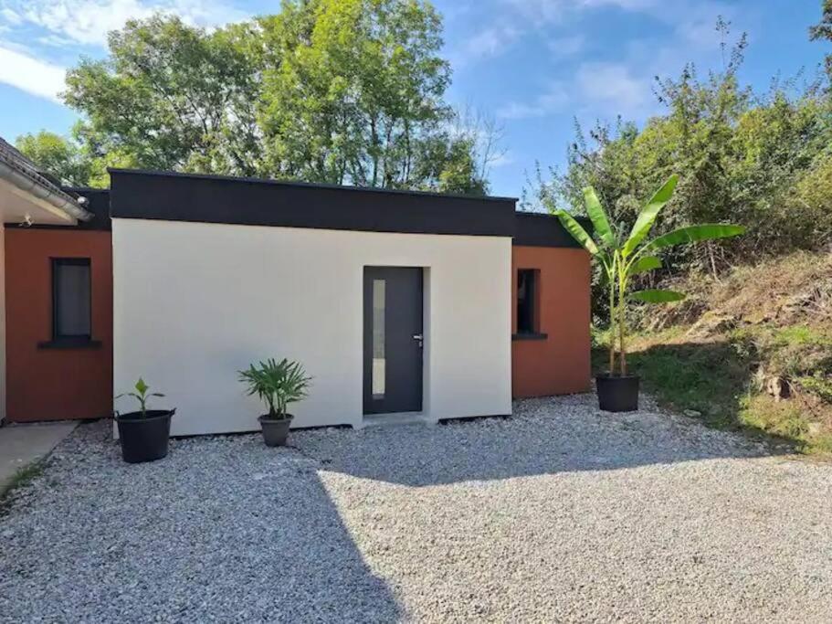 Logement Neuf A 2 Pas Du Lac La Bridoire Esterno foto