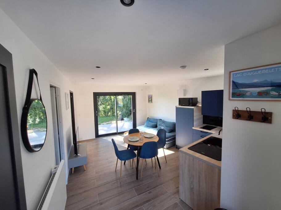Logement Neuf A 2 Pas Du Lac La Bridoire Esterno foto