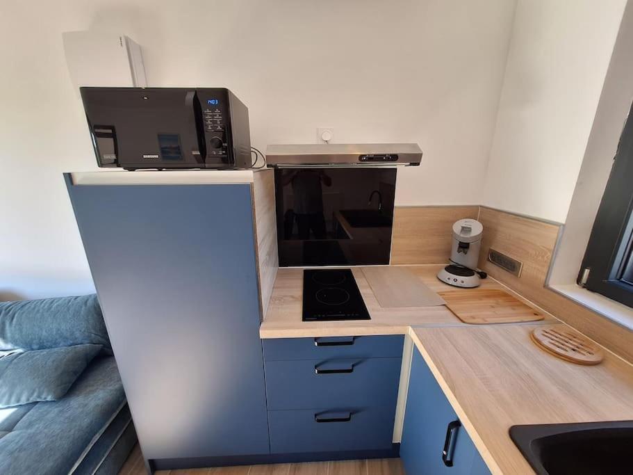 Logement Neuf A 2 Pas Du Lac La Bridoire Esterno foto