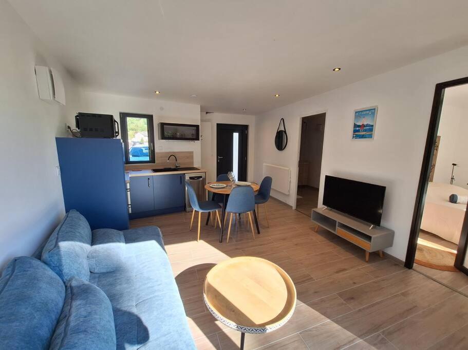Logement Neuf A 2 Pas Du Lac La Bridoire Esterno foto