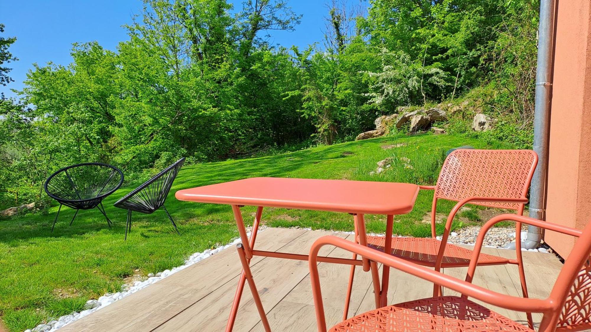 Logement Neuf A 2 Pas Du Lac La Bridoire Esterno foto